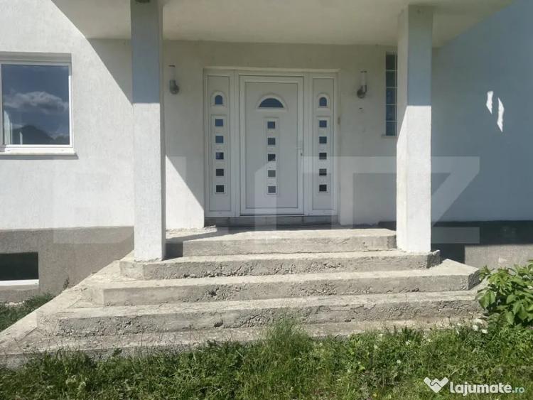 Casă cu 5 camere cu Teren 1755 Mp în Central
