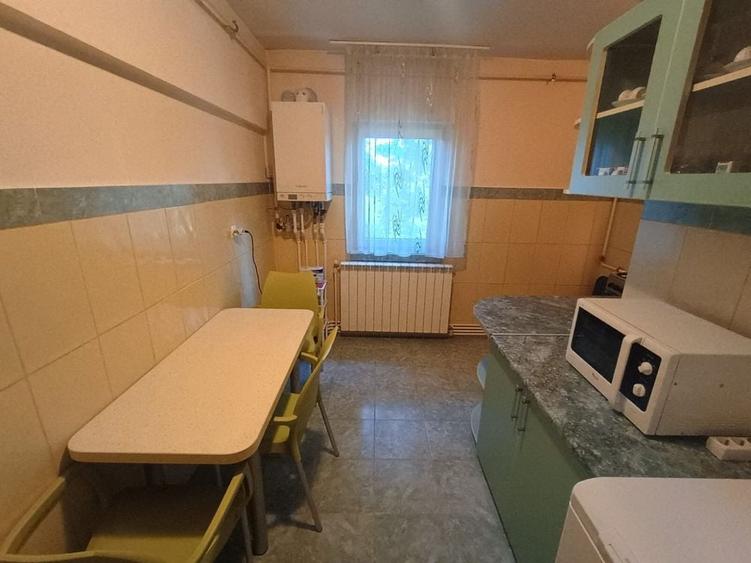Apartament cu 3 camere decomandat în Stadion