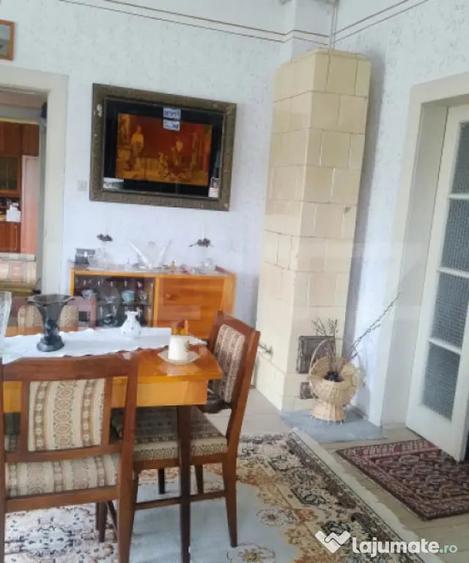 Casă cu 4 camere cu Teren 7729 Mp în Central