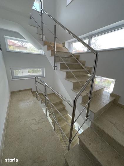 Casă cu 10 camere cu Teren 400 Mp în Floreasca