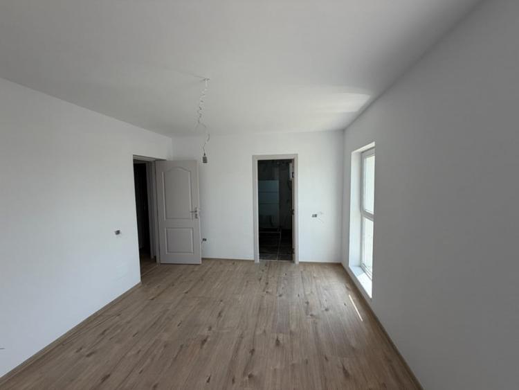 Casă cu 5 camere cu Teren 307 Mp în Malu Mare