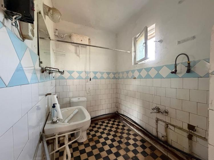 Casă individuală cu 3 camere cu Canalizare în Central