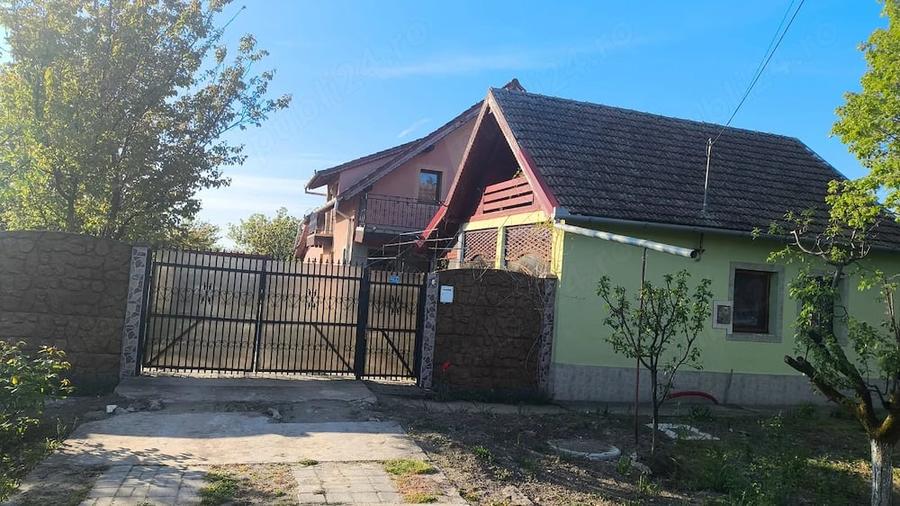 Casă cu 7 camere cu Teren 2118 Mp în Cenad
