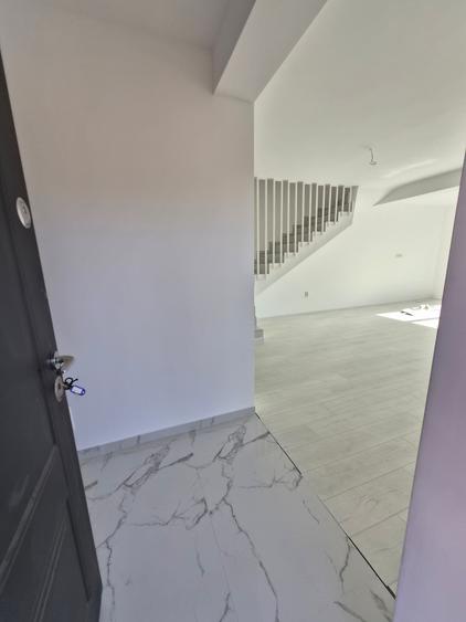 Duplex cu 4 camere cu Canalizare în Haliu