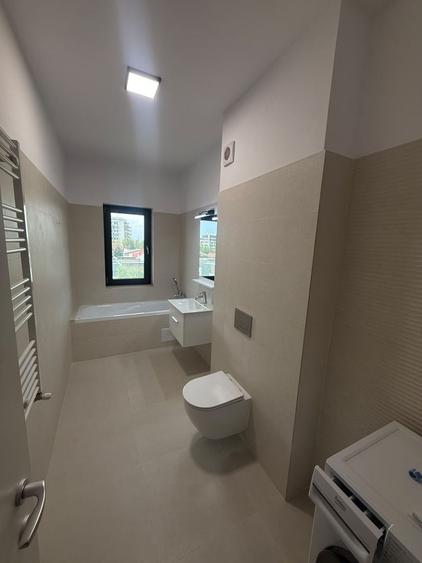 Apartament cu 3 camere semidecomandat, mobilat în Pipera