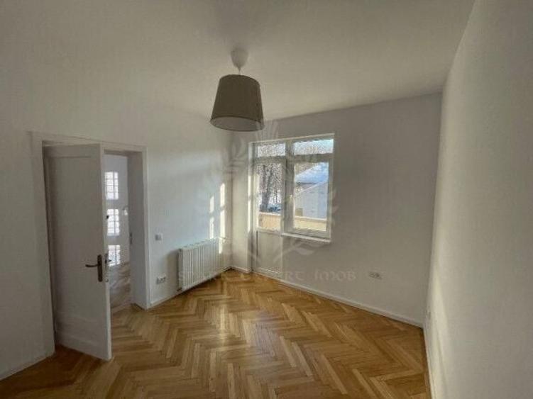 Casă individuală cu 5 camere cu Teren 22 Mp în Sud