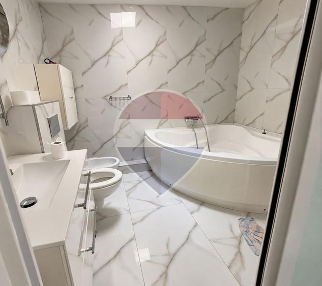 Apartament cu 4 camere semidecomandat, mobilat în Semicentral