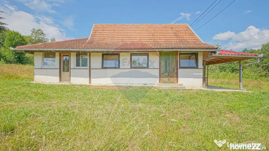 Casă cu 3 camere cu Teren 8100 Mp în Ucea