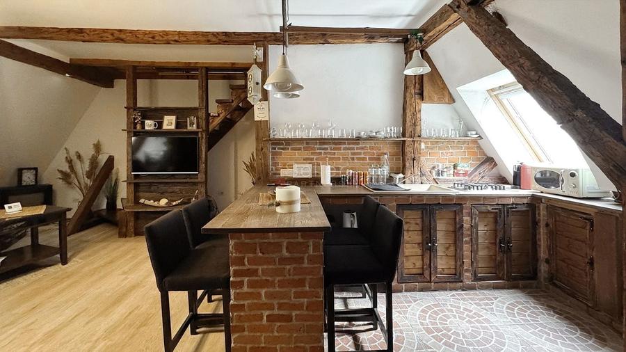 Investitie in Centrul Istoric: Apartament + Pivnita (Crama) - 2