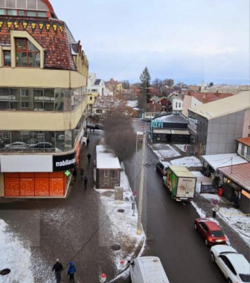 Apartament 2 camere, zona centrala, lift, balcon generos - - 1