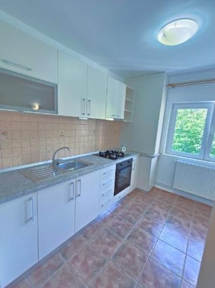 Județean - apartament 3 camere NEMOBILAT - 2 grupuri sanitare - 3