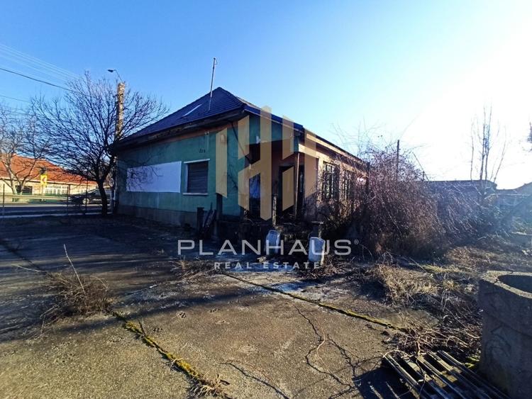 Casă individuală/sediu de firmă  , Tăuții Măgherăuș , strada principală - 6