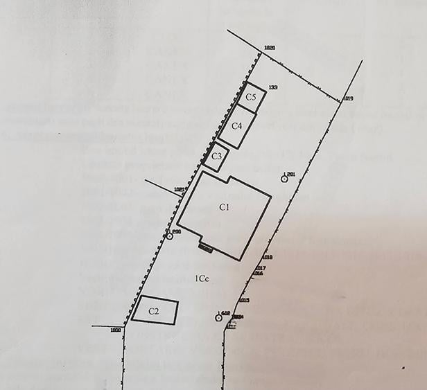 Casa cu veranda- proprietate de exceptie,teren generos de 853 mp,str.Stefan cel - 2