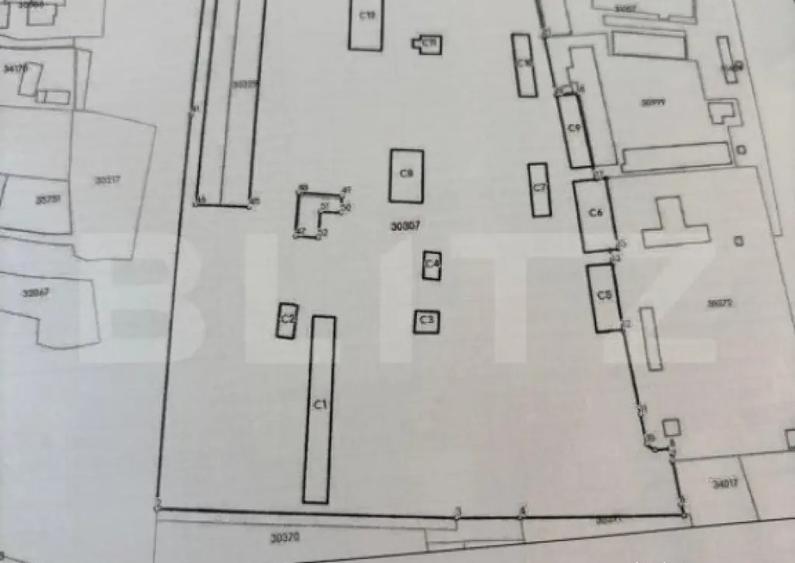 Ideal pentru afacere! Teren industrial cu hale ?i curent tr - 1