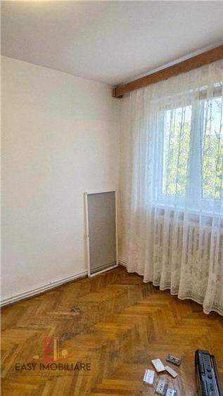 Apartament cu 3 camere semidecomandat în Tudor