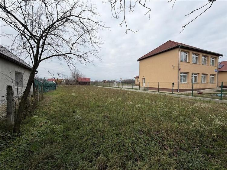 TEREN INTRAVILAN 746 MP | ZONA SABOLCIU - 2