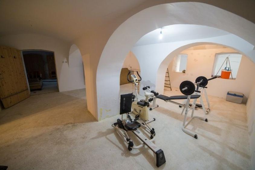Conac sec XIX, renovat si evaluat in primele 10 din Romania, granita Varsand - 4