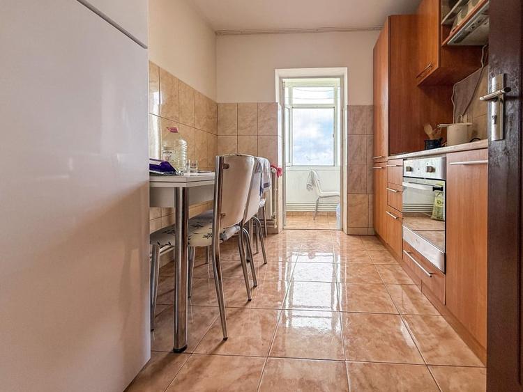 Apartament 2 camere decomandat zona Eden, loc de parcare + centrala - 2