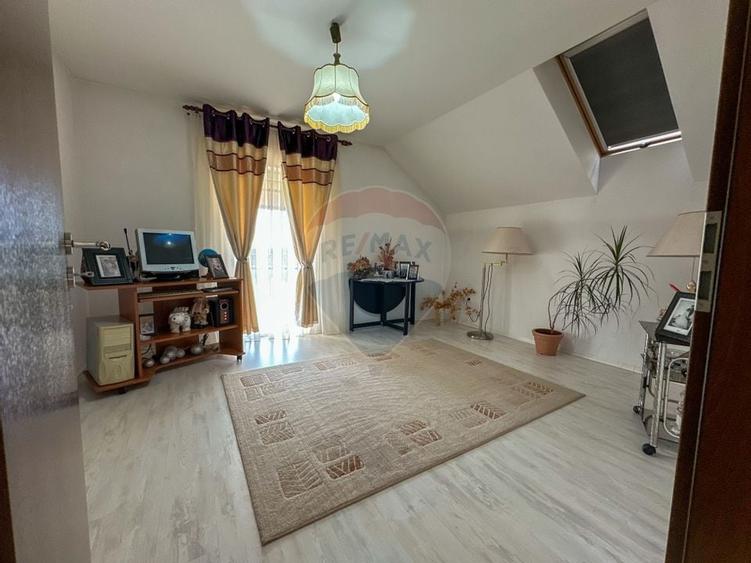 Vila de vanzare pe Str.Strugurilor/Terezian - 9