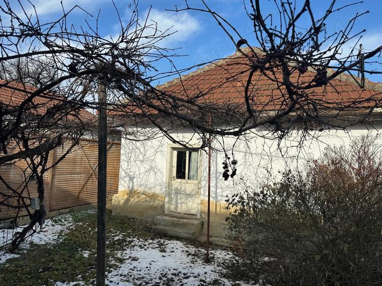 Casa + teren de vanzare in Comanesti - Laloaia - 1