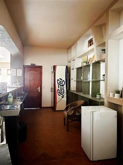 Spatiu comercial de inchiriat, curte interioara, 147mp utili, central, Harman - 1