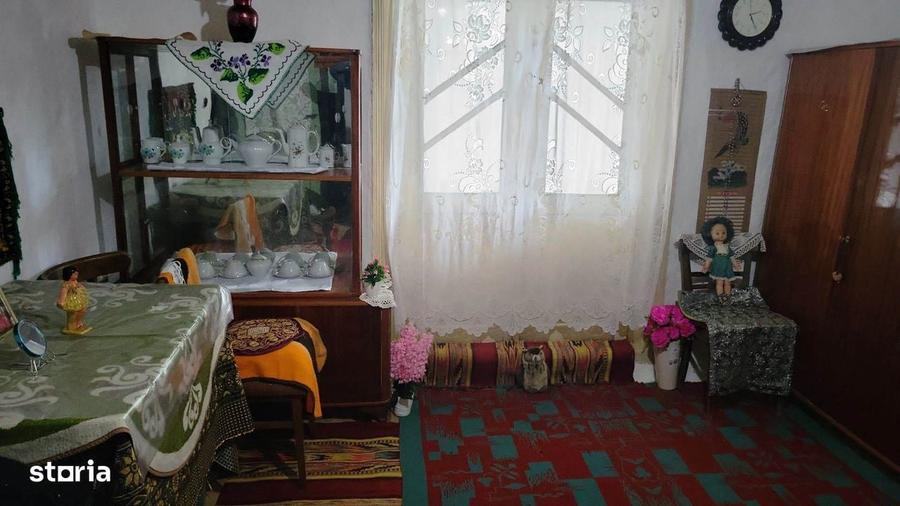 Casa in zona de deal la Zarnesti, la 20 km de Buzau, teren 1535 mp - 1
