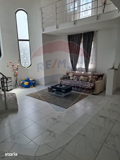 Casa / Vila cu 5 camere de vanzare - 12