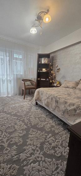 Targoviste,  Calea București,  bloc O1, vanzare apartament 4camere - 10