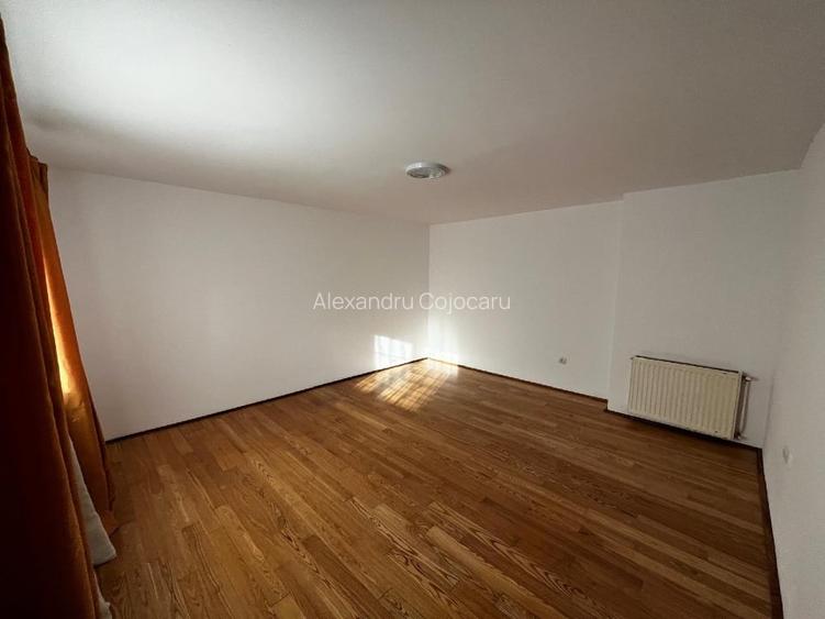 Apartament decomandat de 3 camere la curte/în vilă DE VÂNZARE Direct Proprietar