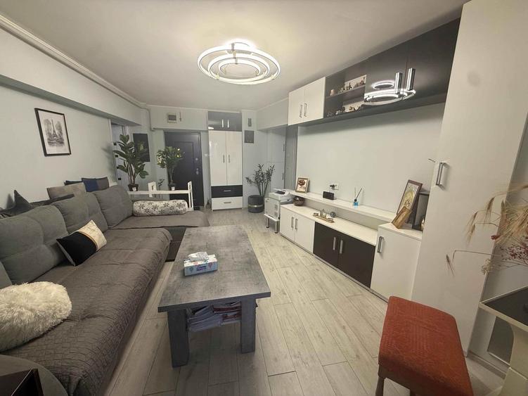 De vânzare apartament 3 camere Zona Centrala et 1 la cheie - 1