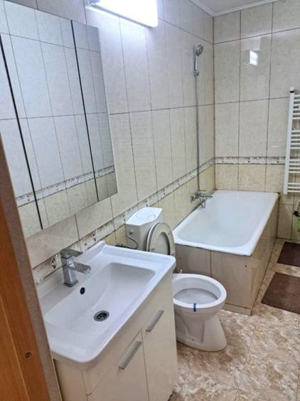 Rahova, parc Sebastian, str. Motoc, bloc din 1990 - 4