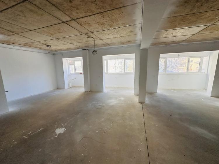 Spatiu comercial 81 mp, etaj 1/8 Tineretului-Chiajna, super vad - 3