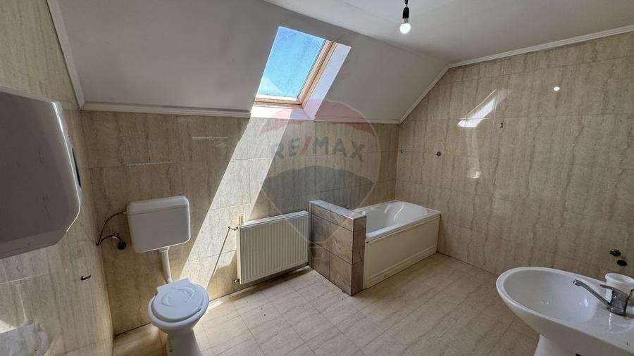 DE VANZARE CASA LA PRET DE APARTAMENT - 24