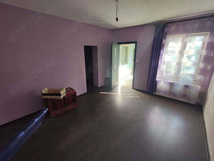 Vand sau schimb casa la curte comuna - 5