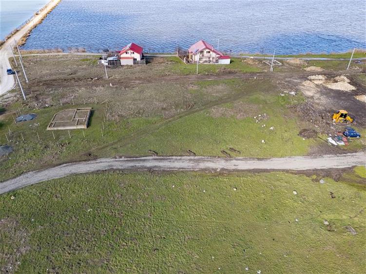 Teren Intravilan 2380 mp Langa Lac, Corbu - 11