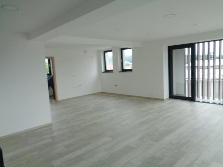 Apartament cu 4 camere in cladire de birouri - 2