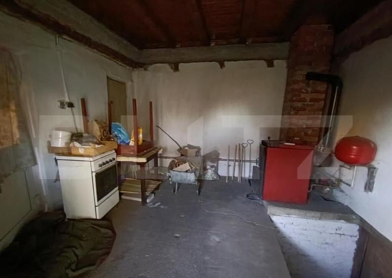 Casa cu 3 camere,baie, bucatarie,anexe.pivni?a teren 800 m - 4