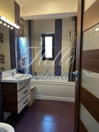 Apartament cu 3 camere decomandat în Florești