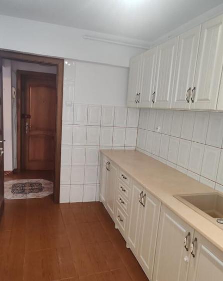 Apartament 3 camere semidecomandat zona excelenta Don - 1