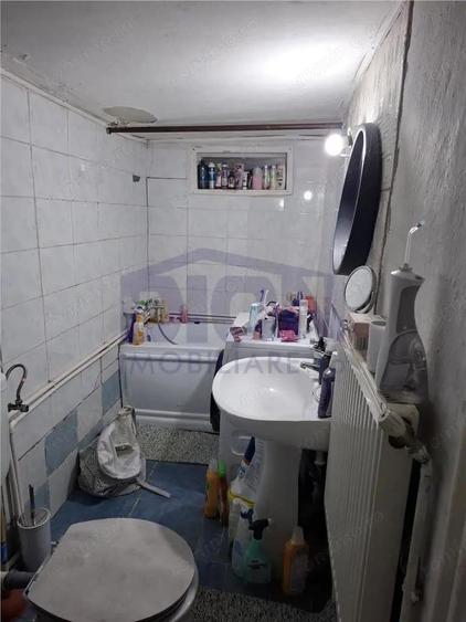 Casa Voluntari - zona Ardealului - Politie - caramida , de renovat demolat , zona curata - 2