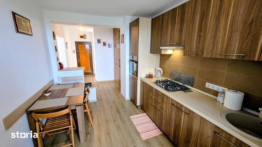Apartament cu trei camere -decomandat - 3