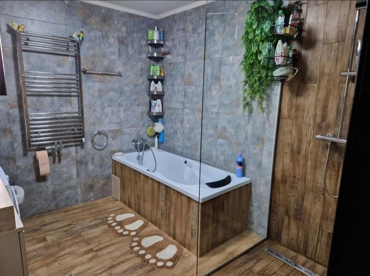 Casă cu 3 camere în Dobreni