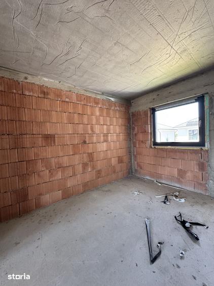 Casă cu 4 camere cu Teren 376 Mp în Stupini