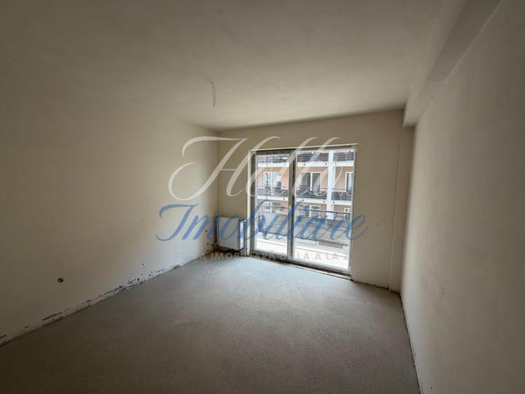 Apartament cu 3 camere semidecomandat în Florești