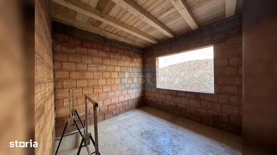 Casă cu 4 camere cu Teren 2000 Mp în Baciu