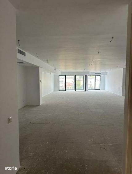 Spațiu comercial, de 230 mp, în Barbu Văcărescu