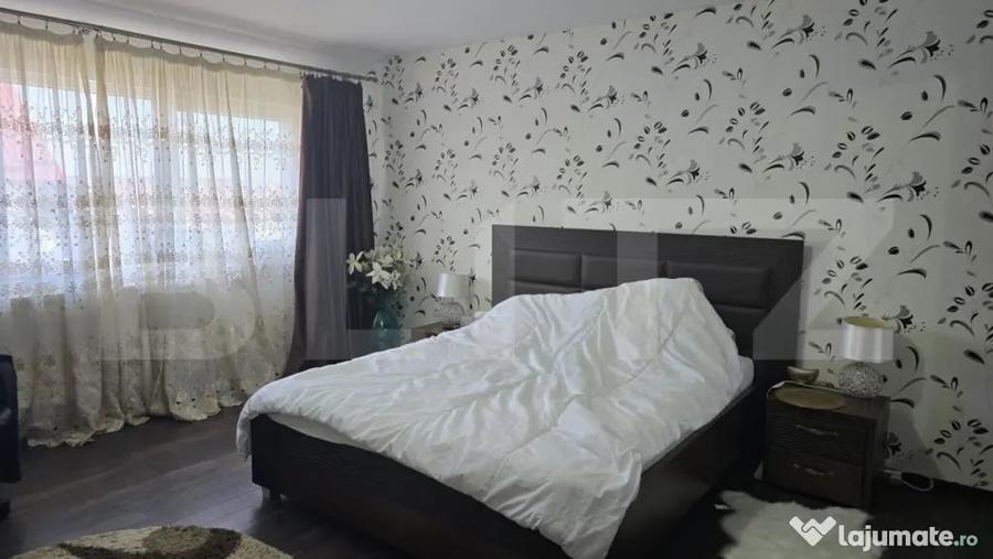 Casă cu 5 camere cu Teren 2800 Mp în Central