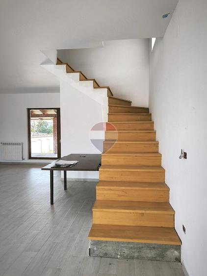 Casă cu 4 camere cu Teren 401 Mp în Hoghilag