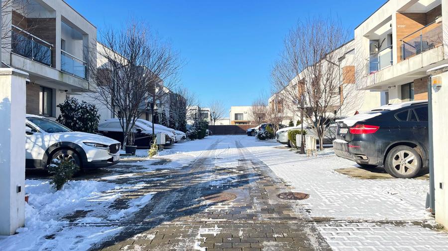 Casă cu 4 camere în Exterior Vest