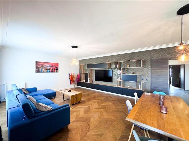 Apartament cu 4 camere decomandat în Tei